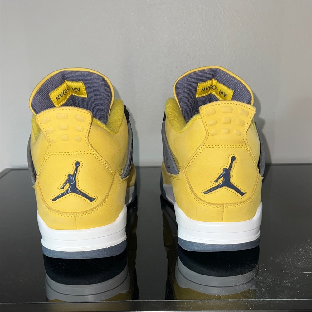 Jordan 4 thunders - Picture 5 of 8